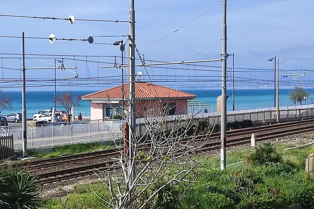 Rivamarsud - Casa Fronte Mare - Parking Privato, Aria Condizionata Apartment Bordighera