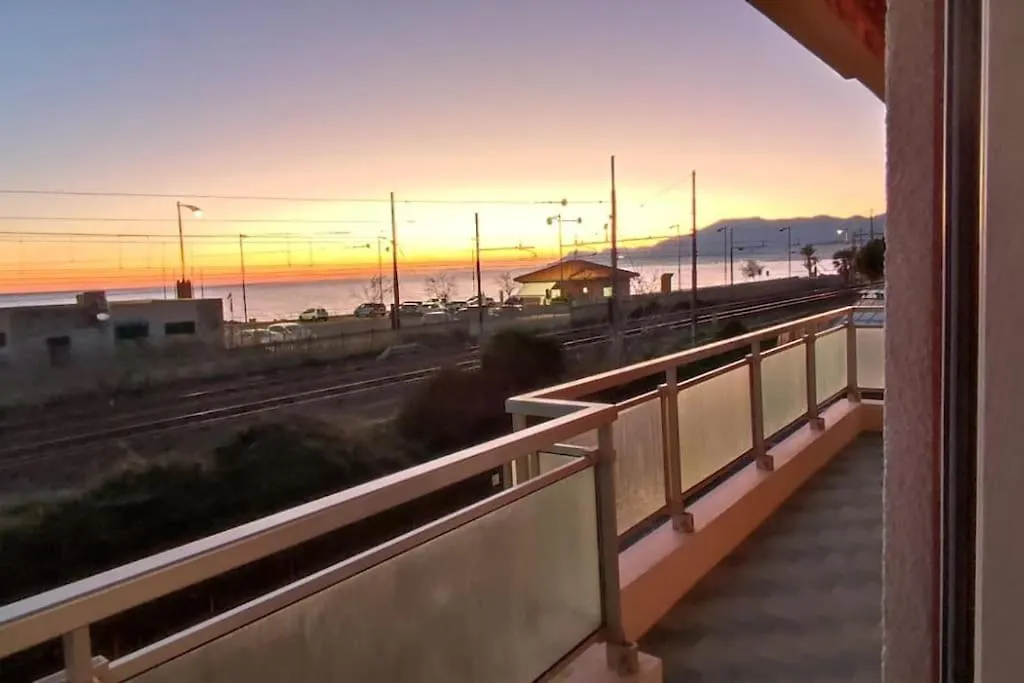 Rivamarsud - Casa Fronte Mare - Parking Privato, Aria Condizionata Apartment Bordighera